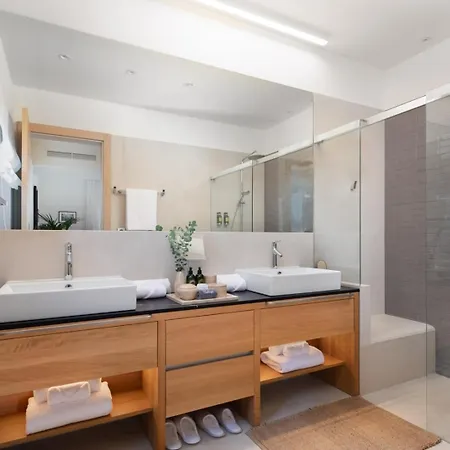 Luxury Bracchia Magic Retreat I With Heated Pool, Sauna And Jacuzzi On Brac