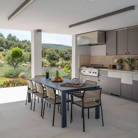 Luxury Bracchia Magic Retreat I With Heated Pool, Sauna And Jacuzzi On Brac