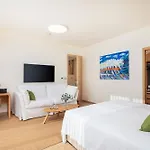 Villa Luxury Bracchia Magic Retreat I With Large Heated Pool & On Brac