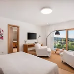 Villa Luxury Bracchia Magic Retreat I With Large Heated Pool & On Brac