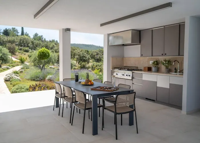 Βίλα Luxury Bracchia Magic Retreat I With Heated Pool, Sauna And Jacuzzi On Brac *