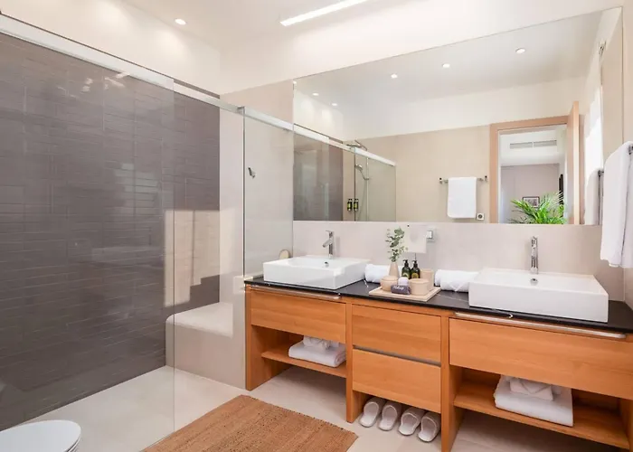 Luxury Bracchia Magic Retreat I With Heated Pool, Sauna And Jacuzzi On Brac *