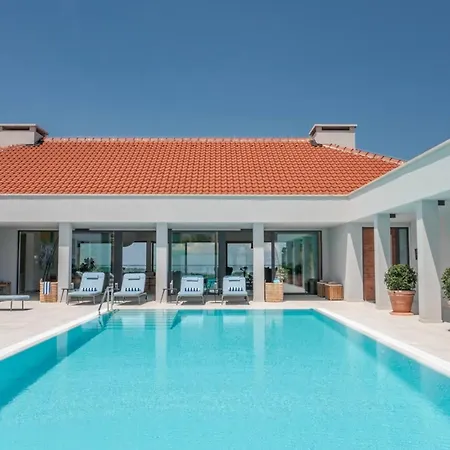 Luxury Bracchia Magic Retreat I With Large Heated Pool & On Brac Villa *