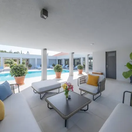 Luxury Bracchia Magic Retreat I With Large Heated Pool & On Brac Skrip